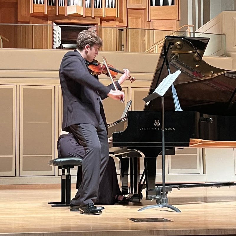 George Pekarsky performing with piano accompaniment at Auer Hall